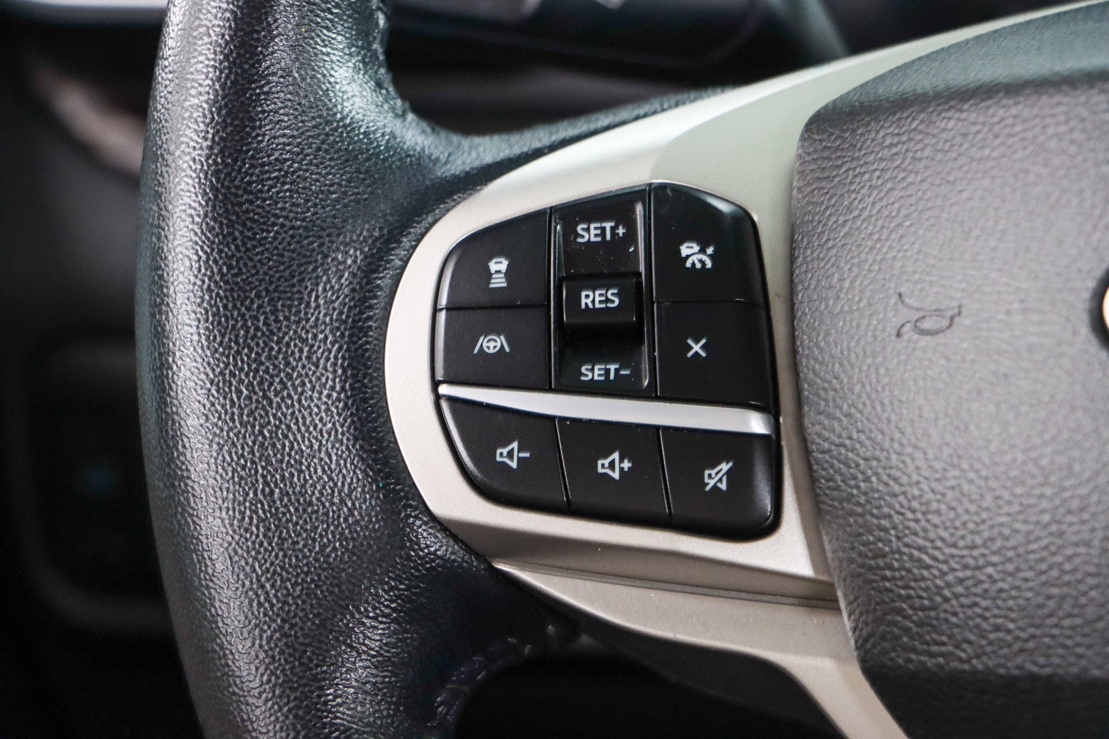 Used 2022 Ford Explorer Limited image 13