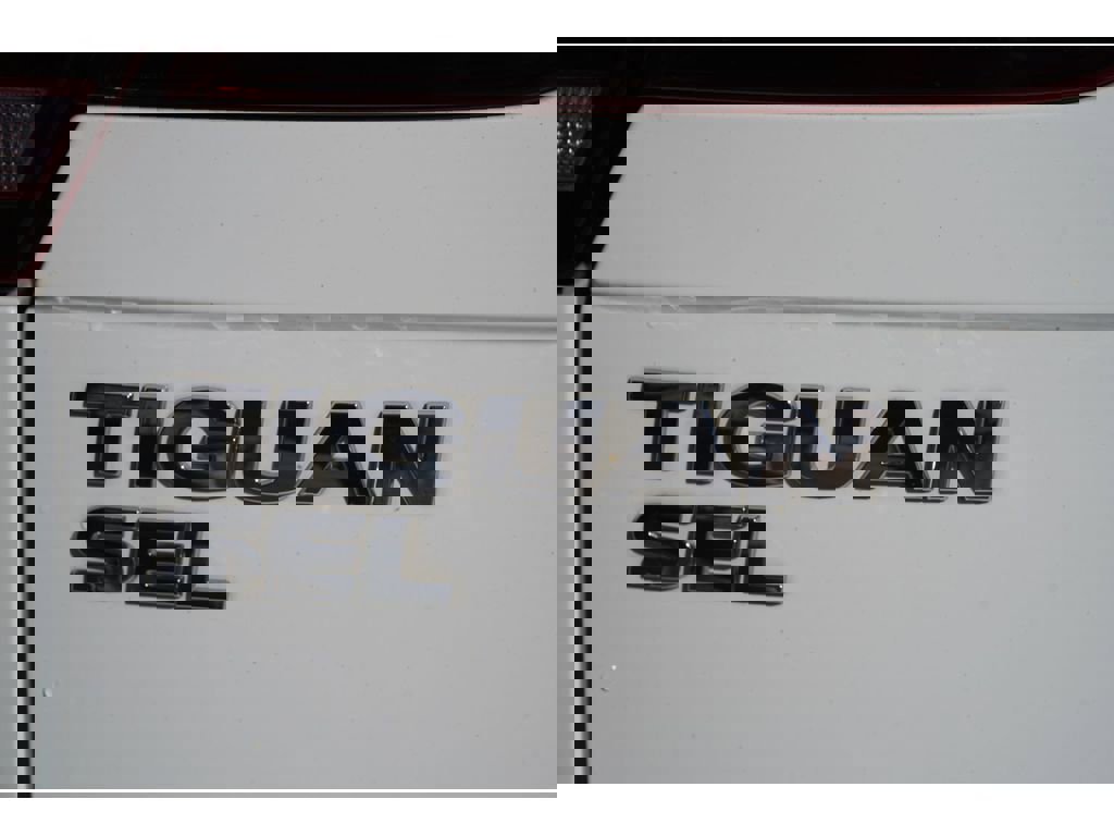 Used 2019 Volkswagen Tiguan SEL Premium w/ 3rd Row Seat Package image 9