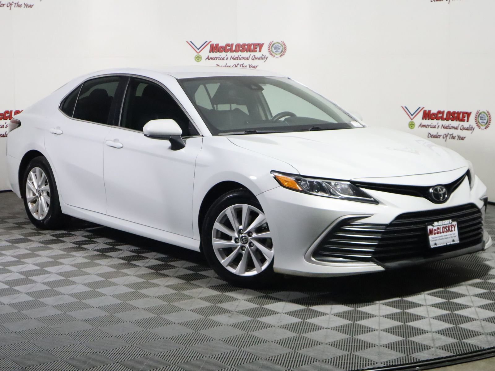 Used 2023 Toyota Camry LE image 2