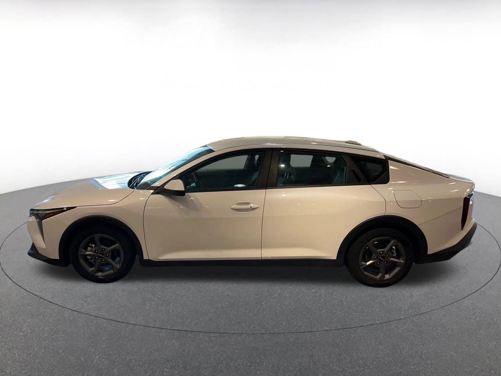 Used 2025 Kia K4 LXS image 9