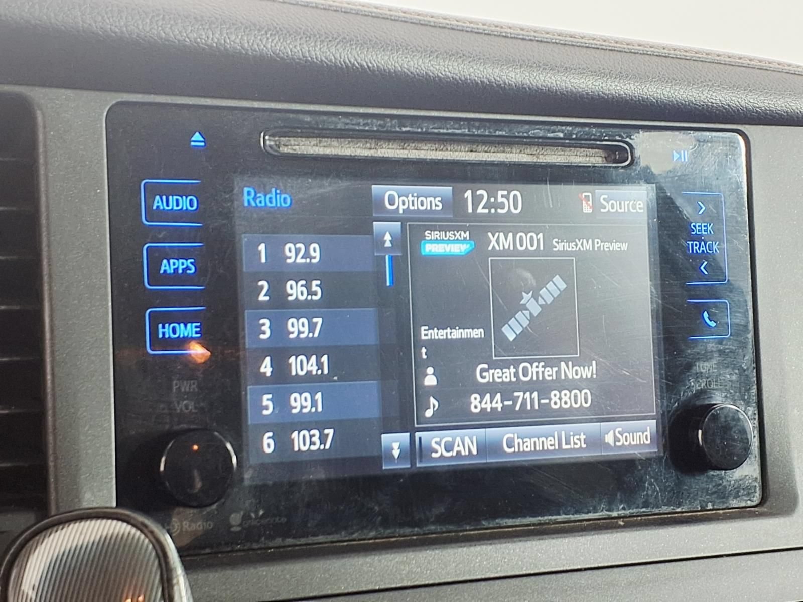 Used 2015 Toyota Sienna SE FWD image 18