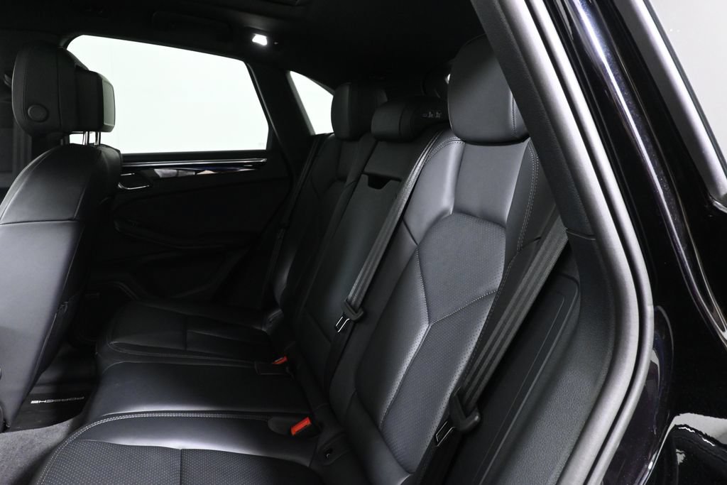 Used 2025 Porsche Macan S AWD/4WD image 4