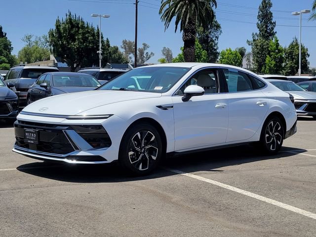 Used 2025 Hyundai Sonata SEL FWD image 2
