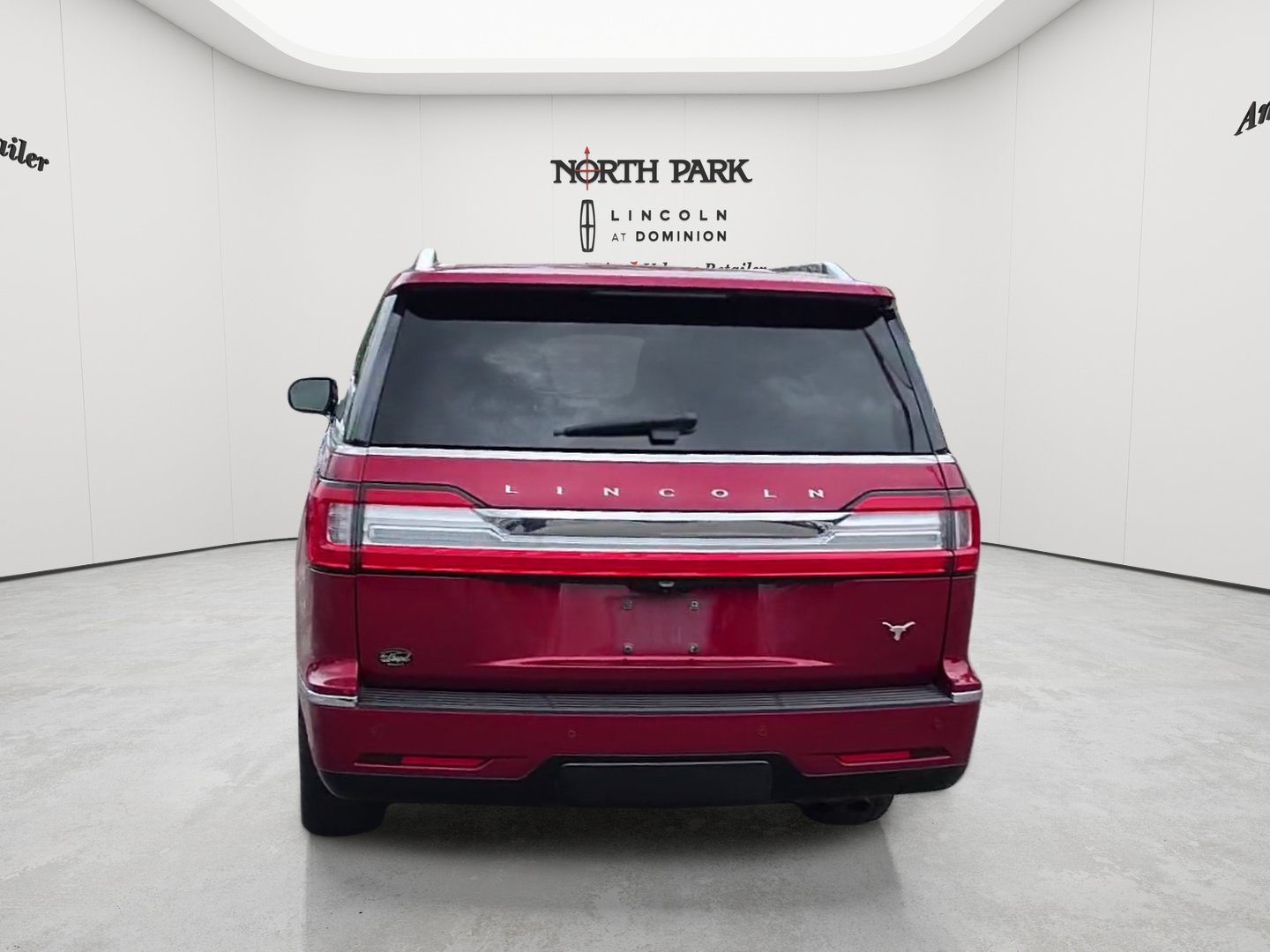 Used 2018 Lincoln Navigator Select w/ Technology Package RWD image 4