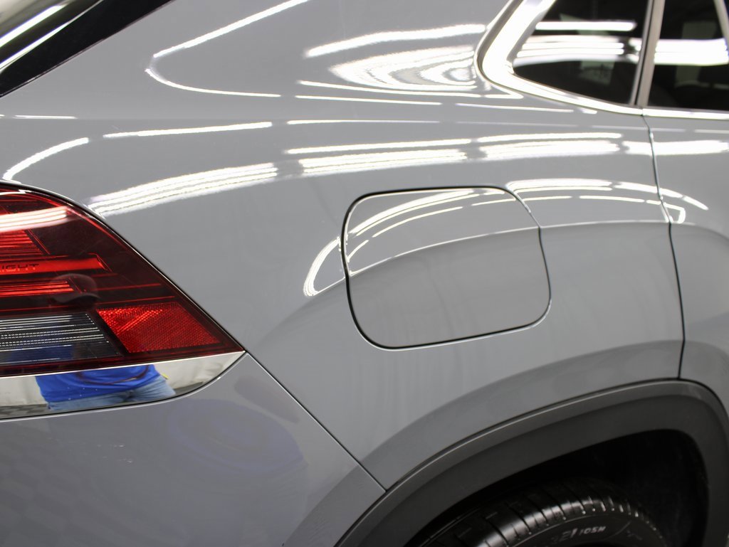 Used 2024 Volkswagen Atlas Cross Sport SEL Premium R-Line image 33