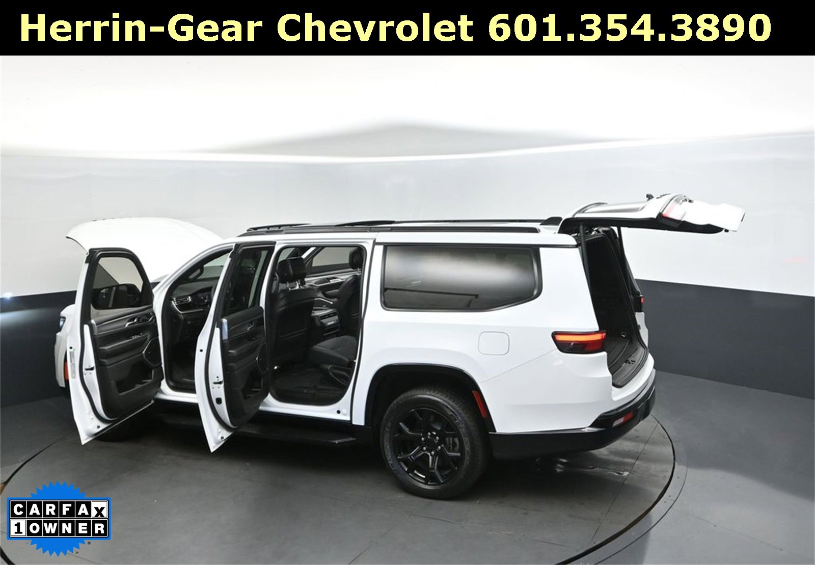 Used 2024 Jeep Wagoneer L Series II image 2