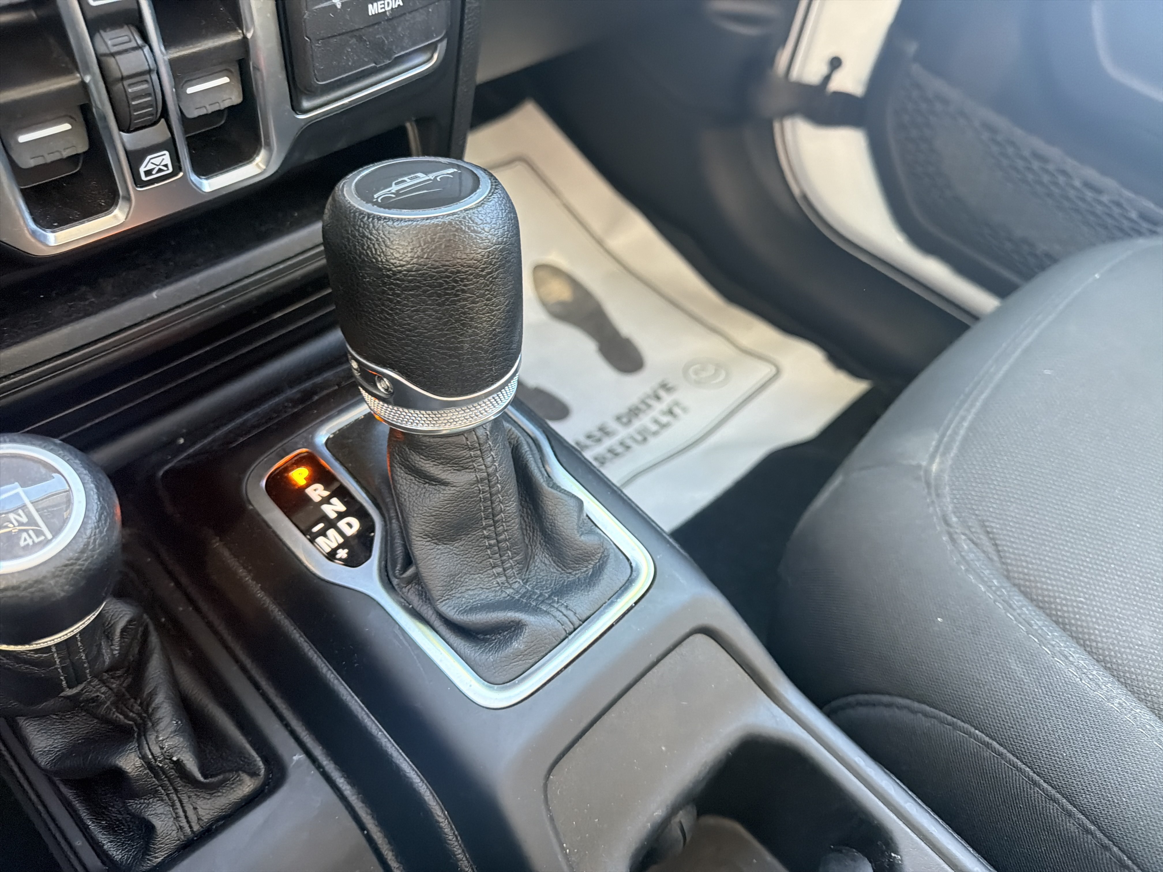 Used 2023 Jeep Gladiator Sport AWD/4WD image 23