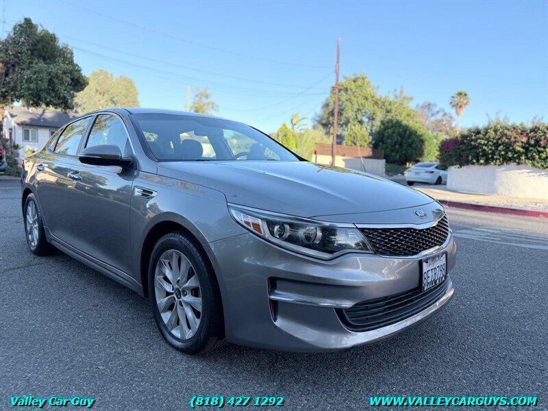 Used 2018 Kia Optima LX w/ 17" Alloy Wheels Package FWD image 3