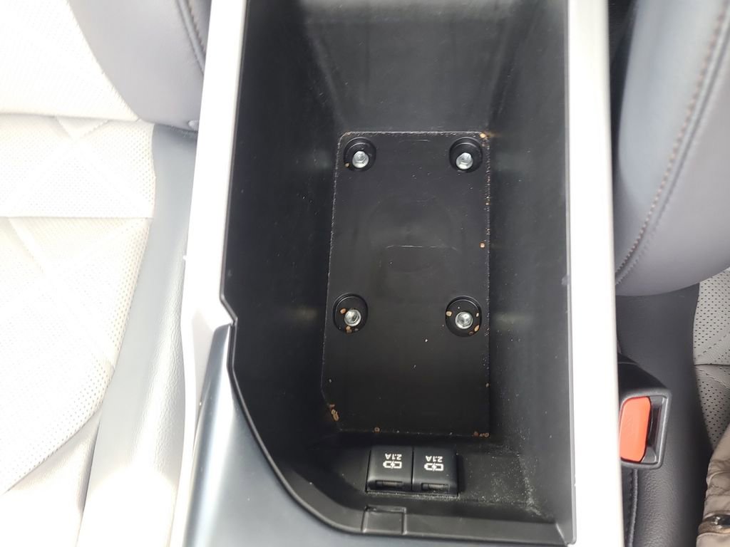 Used 2019 Toyota Camry XLE w/ Carpet Mat Package FWD image 24