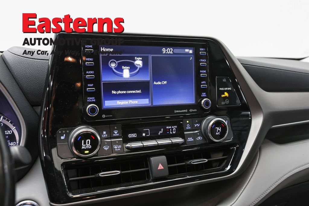 Used 2022 Toyota Highlander XLE AWD/4WD image 18