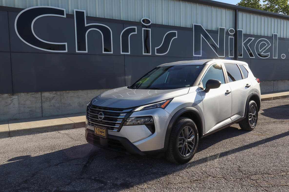 Used 2024 Nissan Rogue S FWD image 1