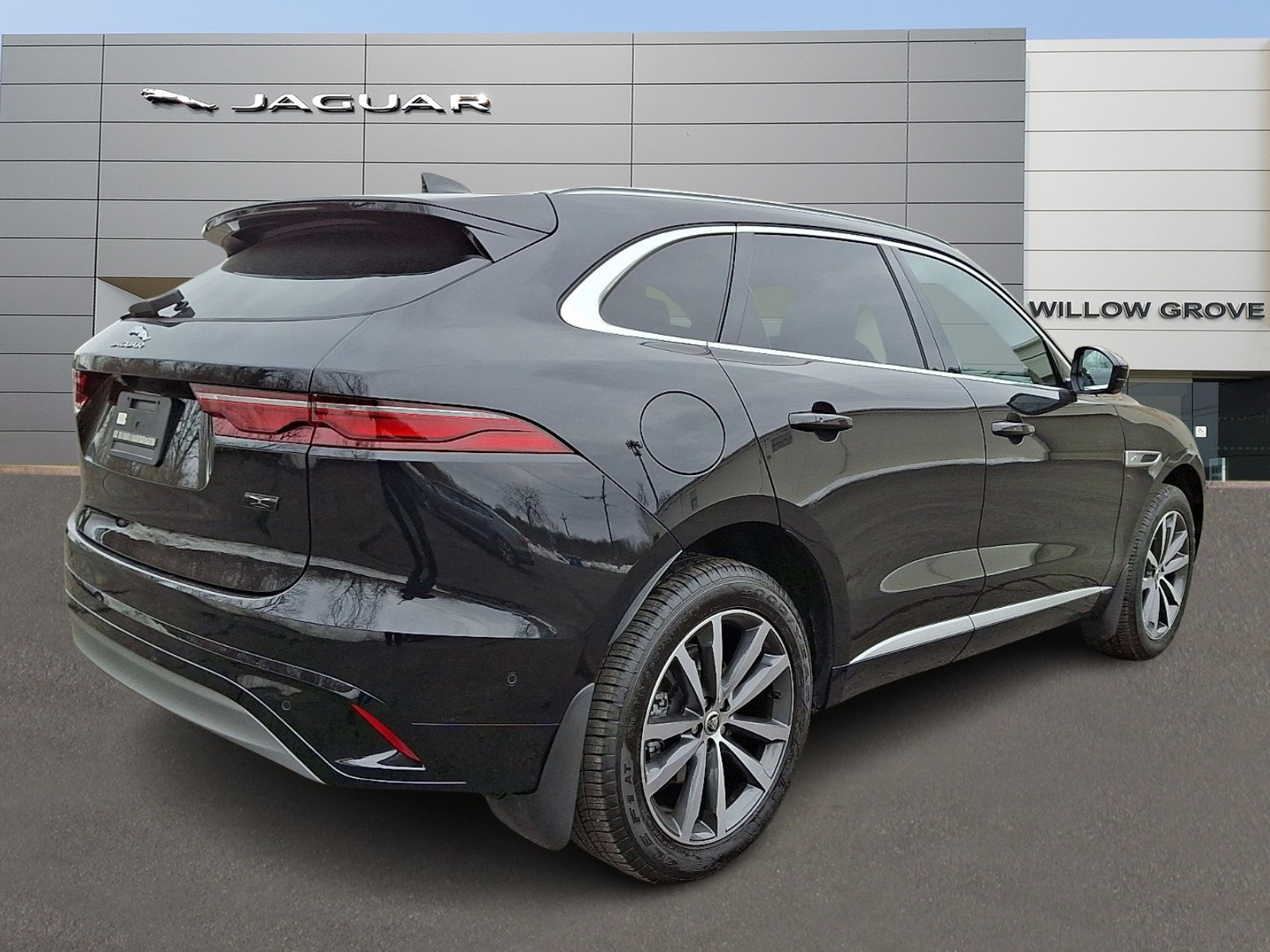 Used 2026 Jaguar F-PACE R-Dynamic S AWD/4WD image 2