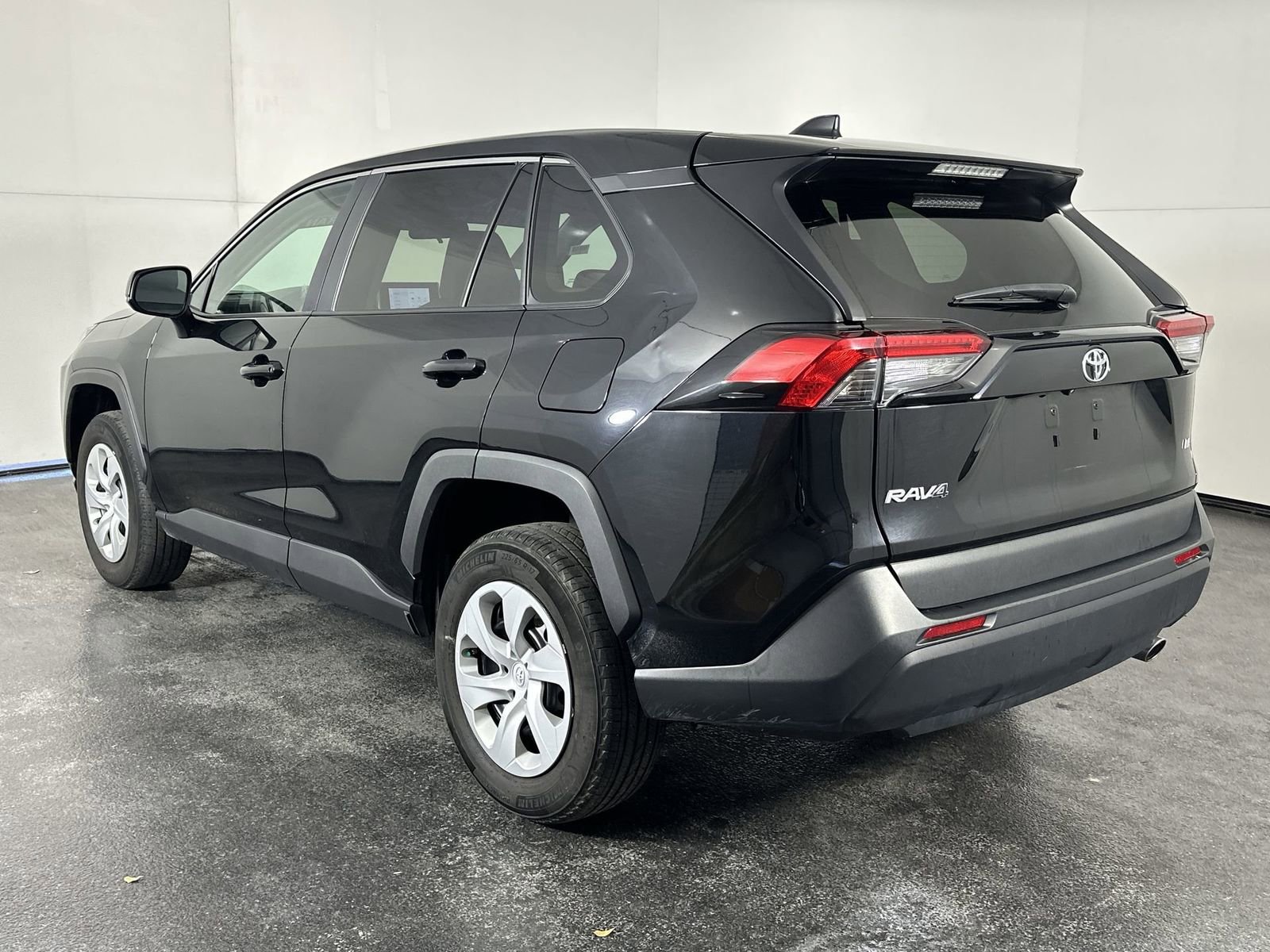 Used 2024 Toyota RAV4 LE FWD image 6