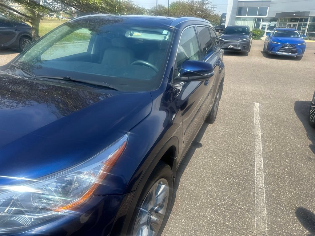 Used 2016 Toyota Highlander Limited Platinum AWD/4WD image 2