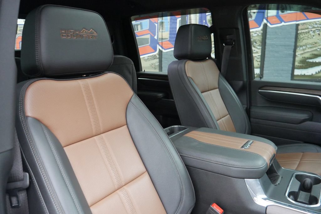 Used 2025 Chevrolet Silverado 3500 High Country w/ Technology Package AWD/4WD image 9