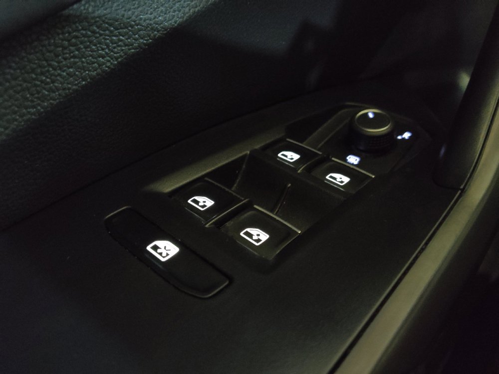 Used 2025 Volkswagen Jetta SE FWD image 27