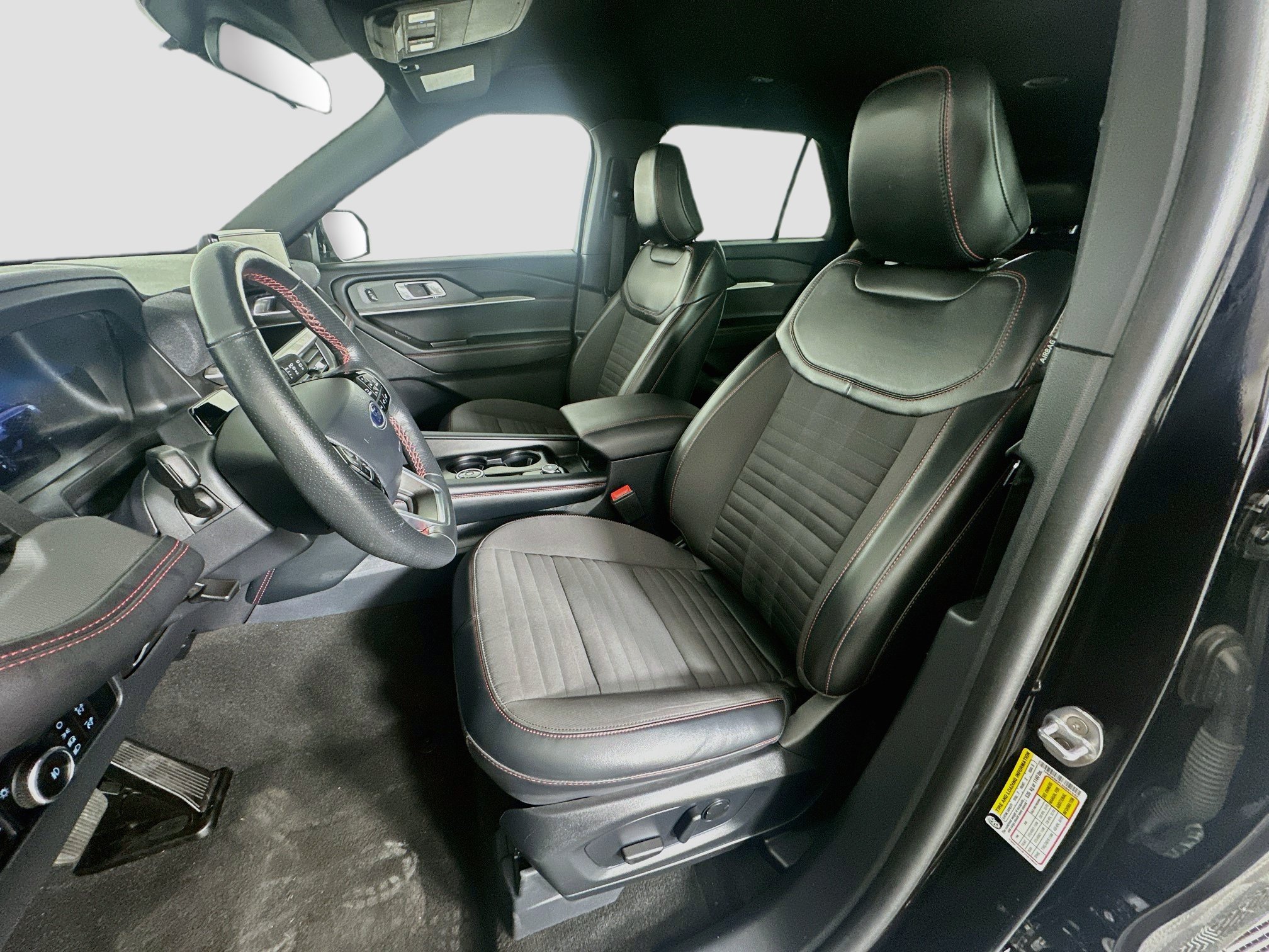 Used 2025 Ford Explorer ST-Line w/ ST-Line Street Pack AWD/4WD image 13