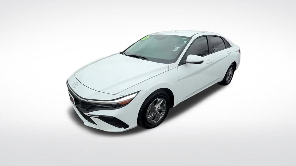 Used 2025 Hyundai Elantra SE image 30