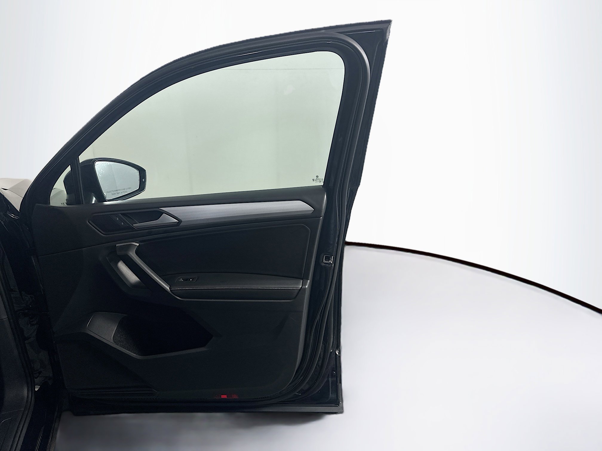 Used 2024 Volkswagen Tiguan S image 33