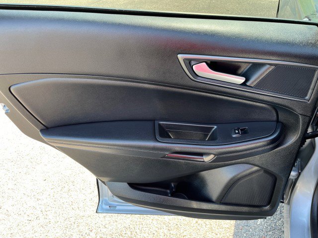 Used 2024 Ford Edge SE w/ Black Appearance Package image 23