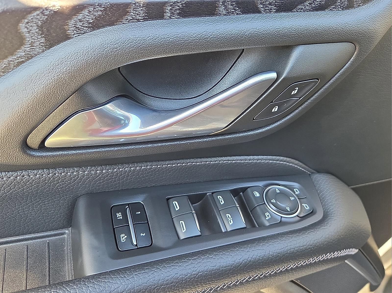 Used 2023 GMC Yukon Denali image 14