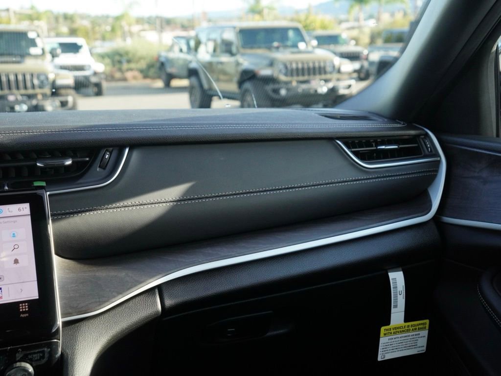 New 2025 Jeep Grand Cherokee L Limited w/ Black Appearance Package image 30