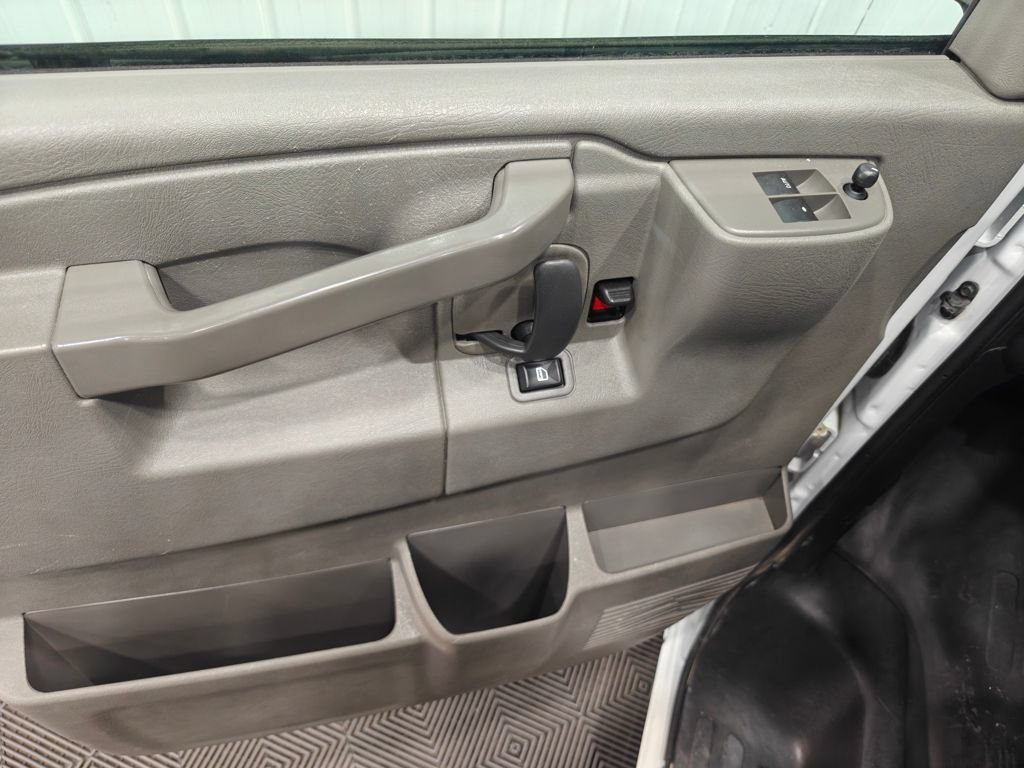 Used 2024 GMC Savana 3500 Extended RWD image 29