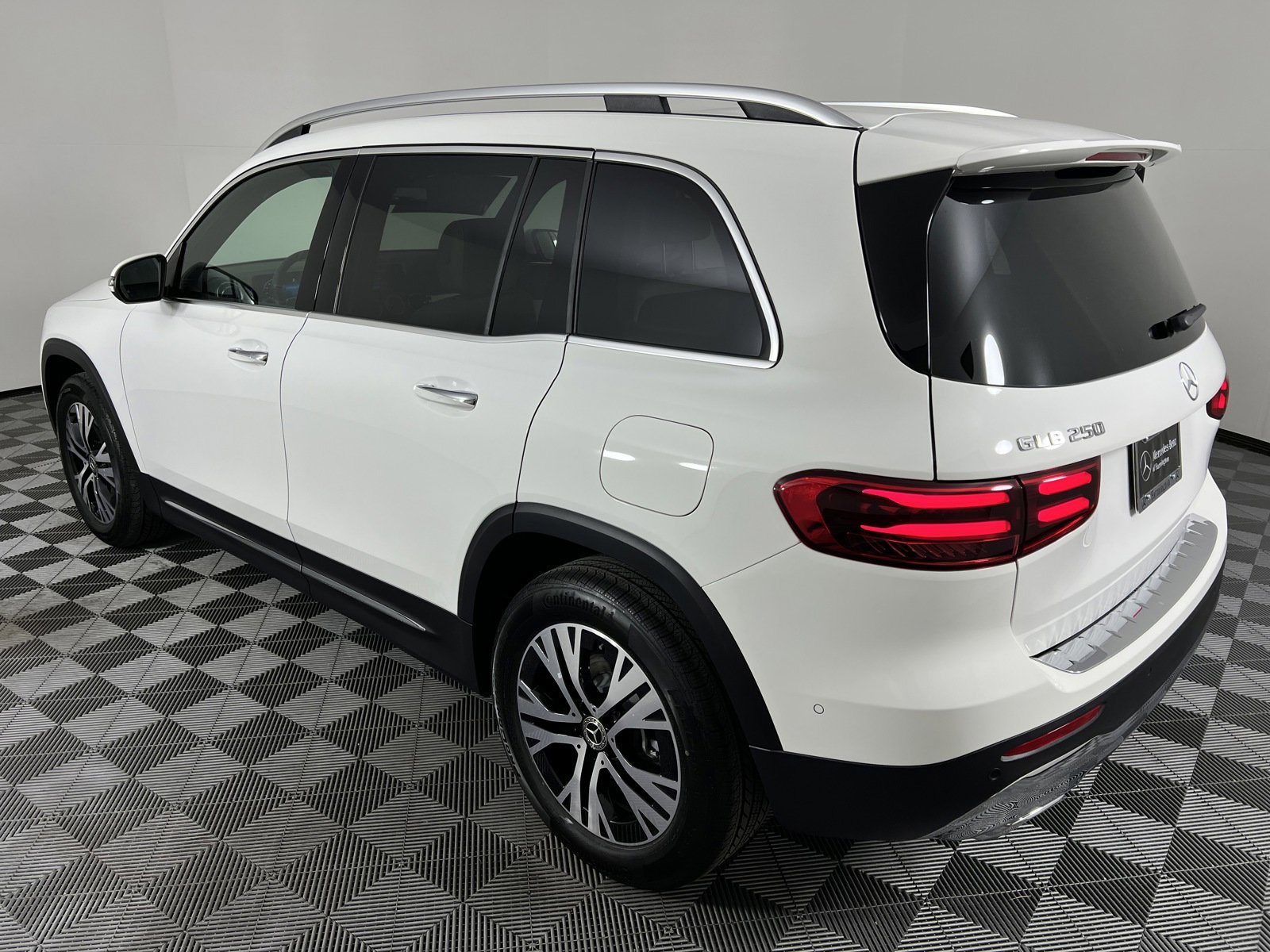 Used 2025 Mercedes-Benz GLB 250 image 10