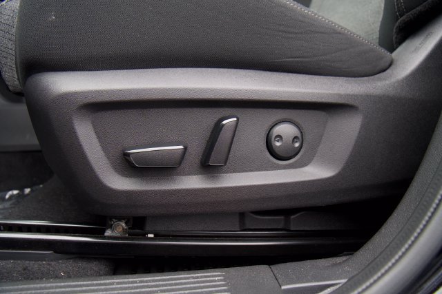 Used 2023 Nissan Rogue SV AWD/4WD image 18