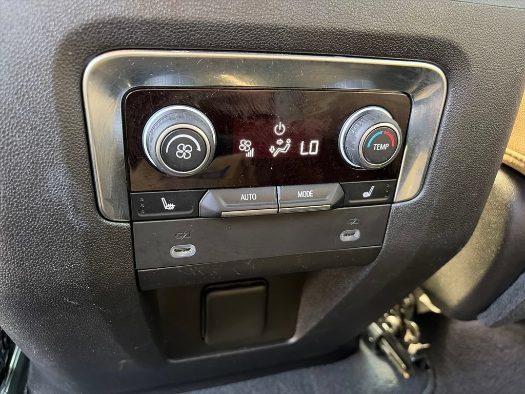 Used 2021 Chevrolet Suburban Premier AWD/4WD image 12