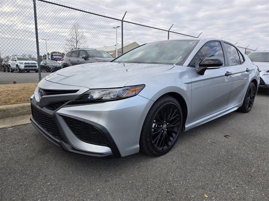 Used 2022 Toyota Camry SE image 11