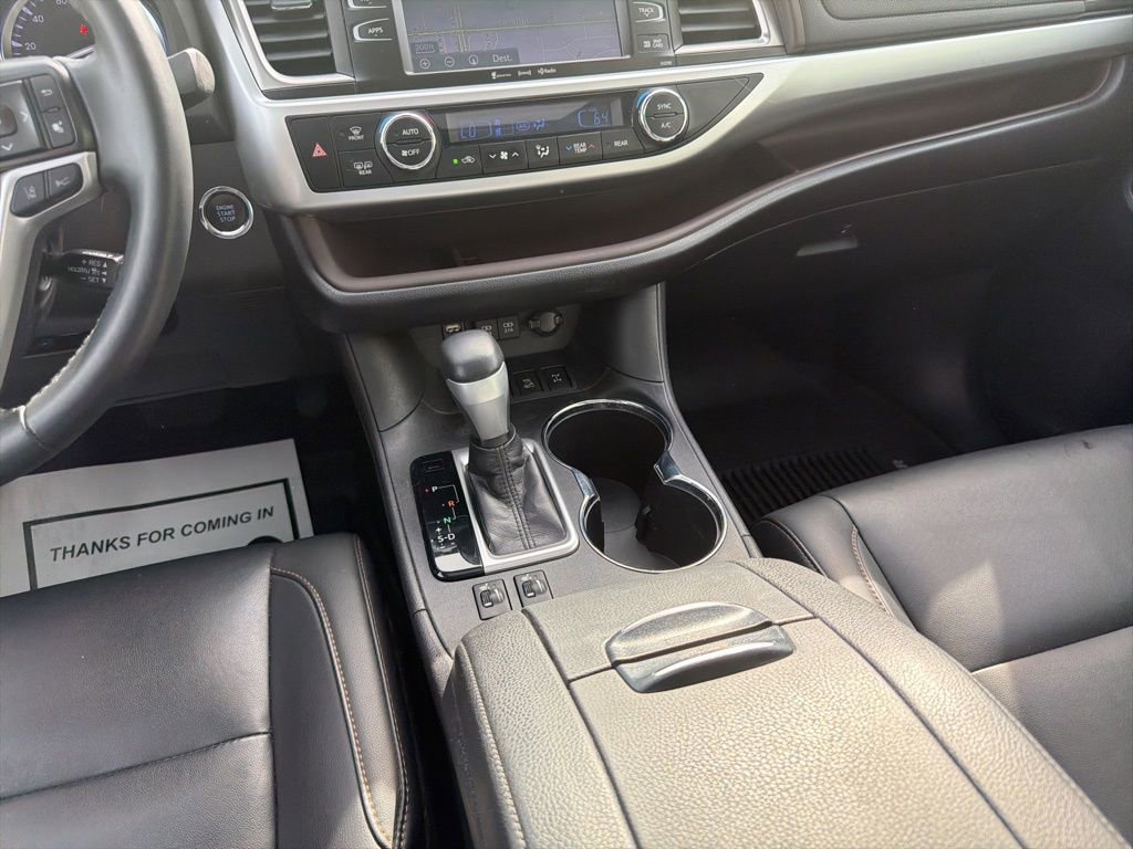 Used 2019 Toyota Highlander XLE AWD/4WD image 16
