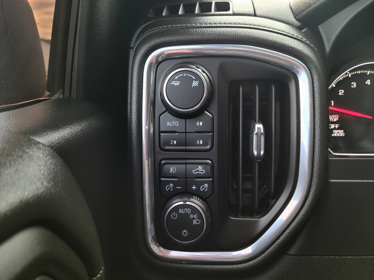 Used 2019 Chevrolet Silverado 1500 LT Trail Boss w/ Convenience Package image 16