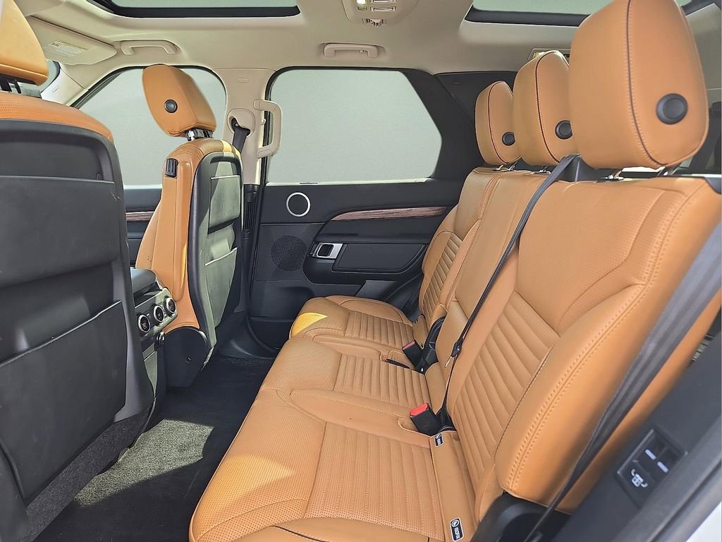 Used 2019 Land Rover Discovery HSE image 11