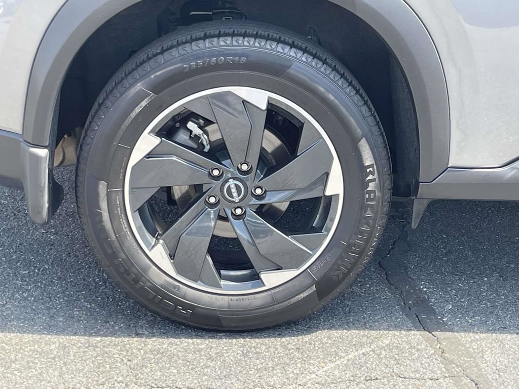 Used 2025 Nissan Rogue SV w/ SV Premium Package FWD image 13