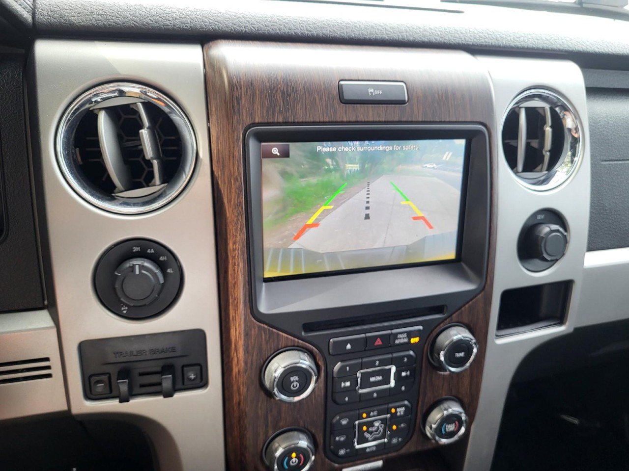 Used 2014 Ford F150 Lariat w/ Equipment Group 502A Luxury AWD/4WD image 24