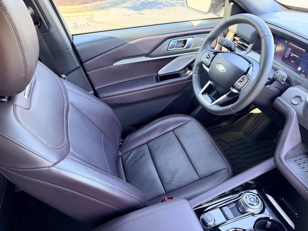 Certified 2025 Ford Explorer Platinum RWD image 12