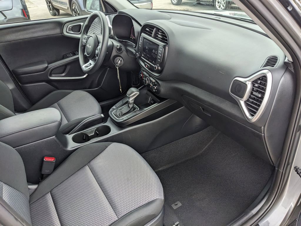 Certified 2025 Kia Soul LX image 14