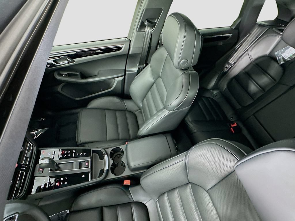 Certified 2026 Porsche Macan AWD/4WD image 14