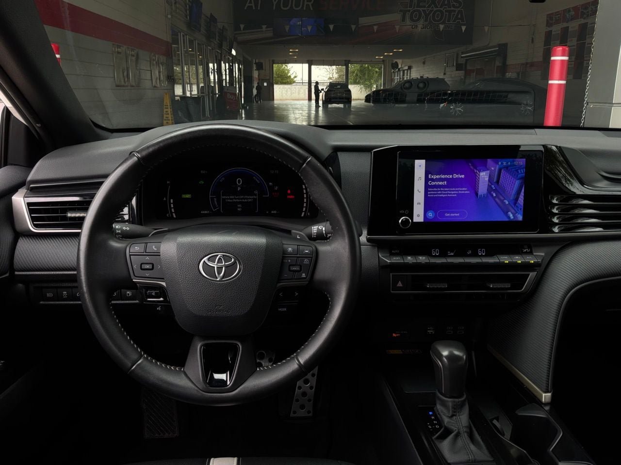 Used 2025 Toyota Camry SE FWD image 14
