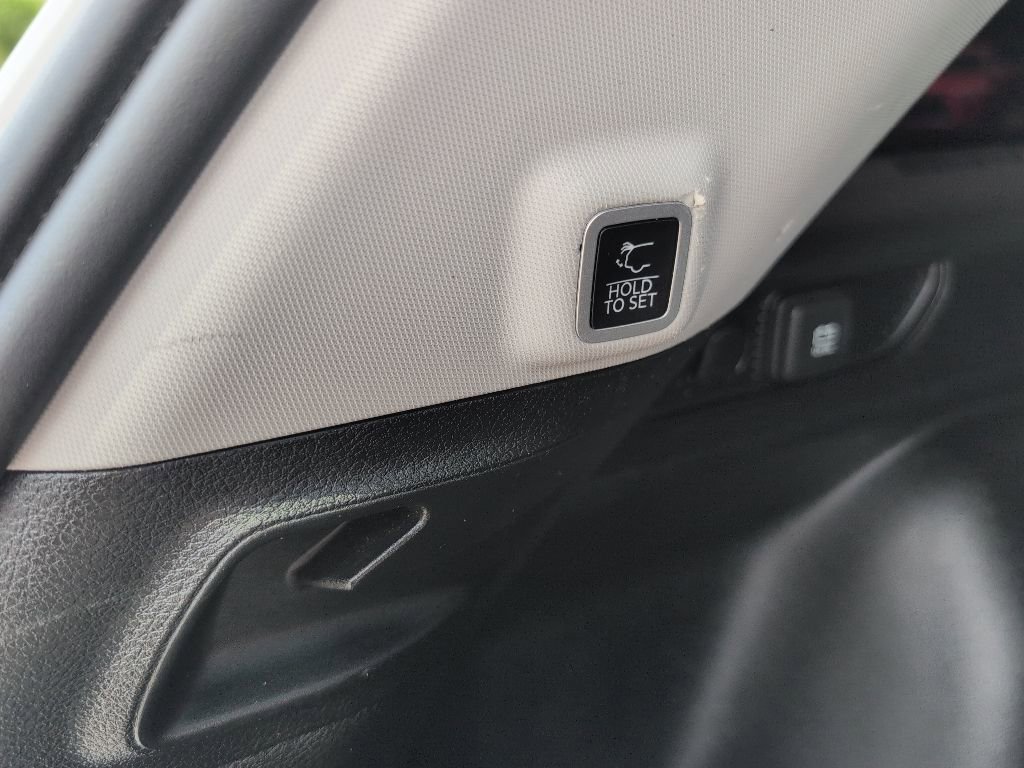 Used 2023 Jeep Grand Cherokee Limited AWD/4WD image 13