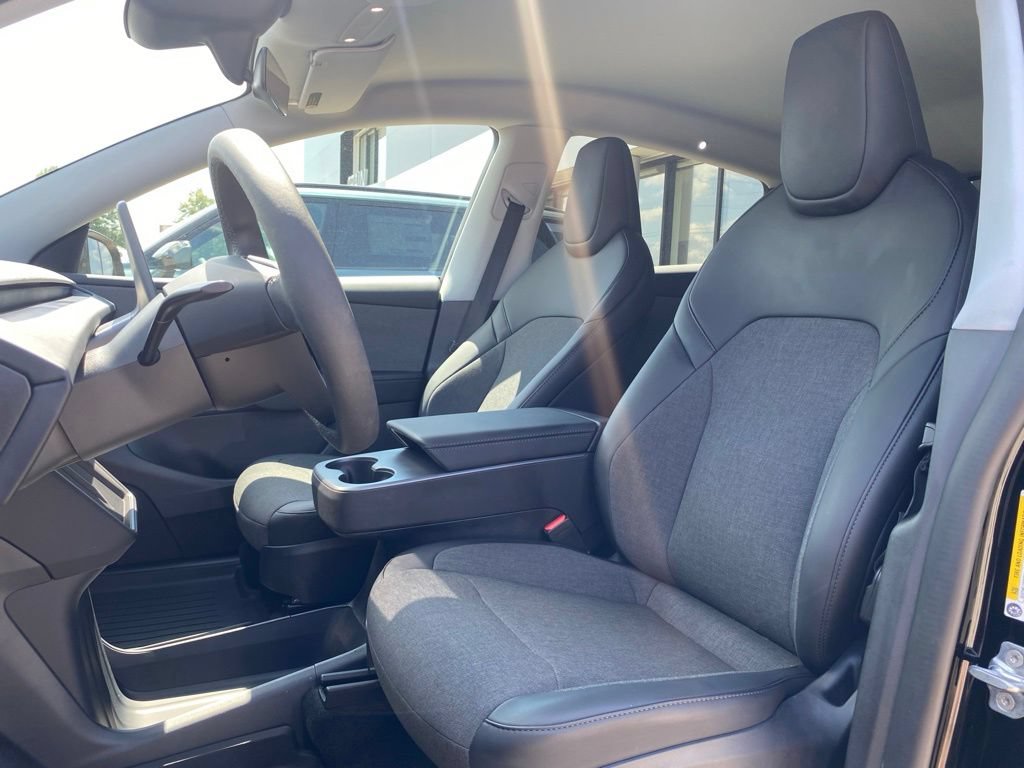 Used 2026 Tesla Model Y 2WD image 10