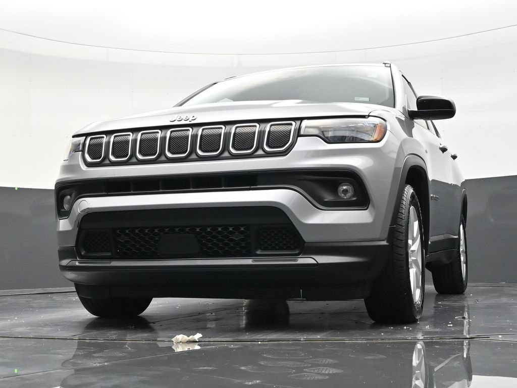 Used 2022 Jeep Compass Latitude FWD image 28