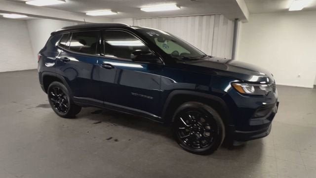 Used 2024 Jeep Compass Latitude w/ Altitude Special Edition AWD/4WD image 2