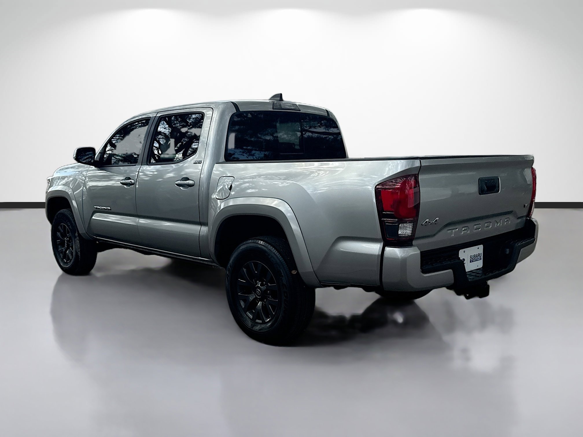 Used 2023 Toyota Tacoma SR5 w/ Technology Package image 5