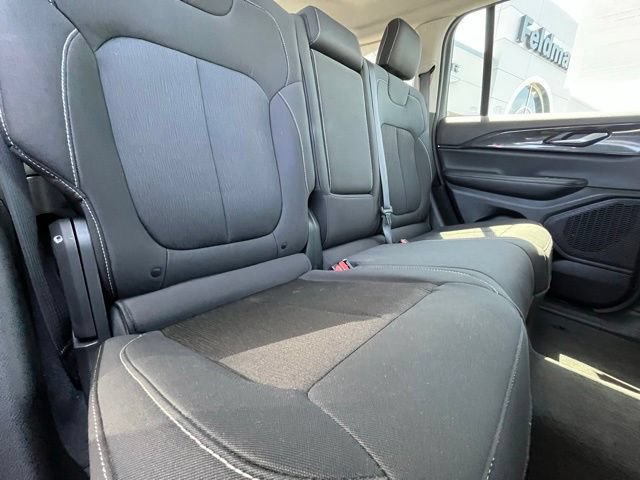 Used 2023 Jeep Grand Cherokee Laredo AWD/4WD image 27