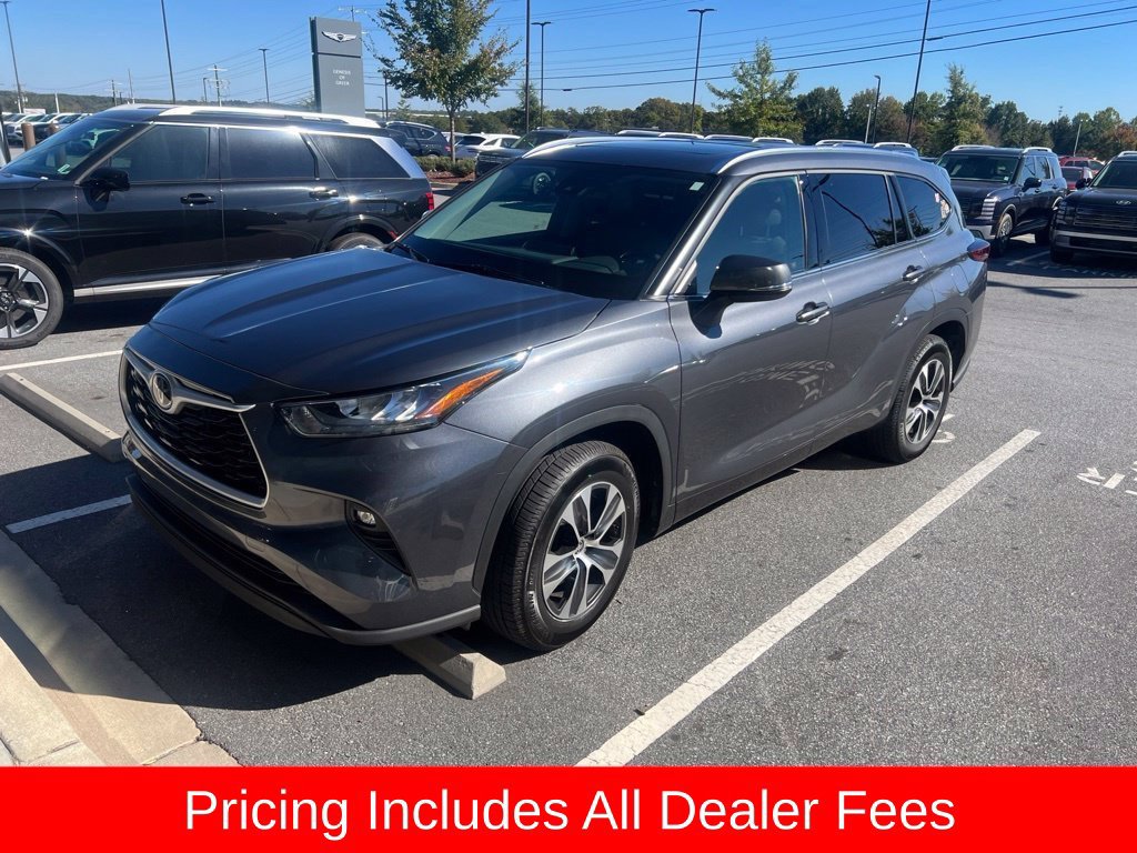 Used 2020 Toyota Highlander XLE FWD image 2