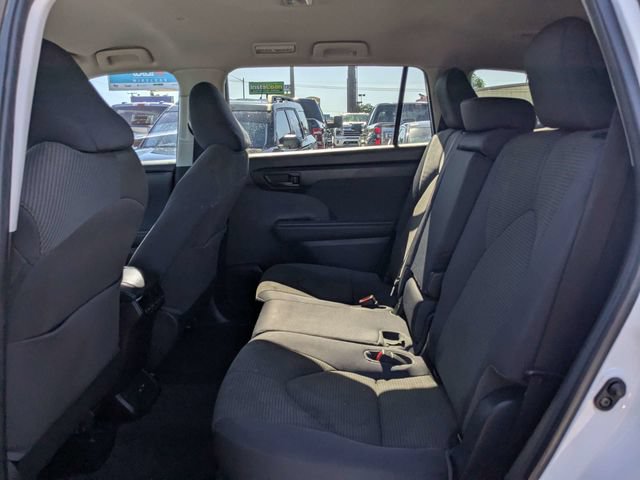 Used 2022 Toyota Highlander L FWD image 12