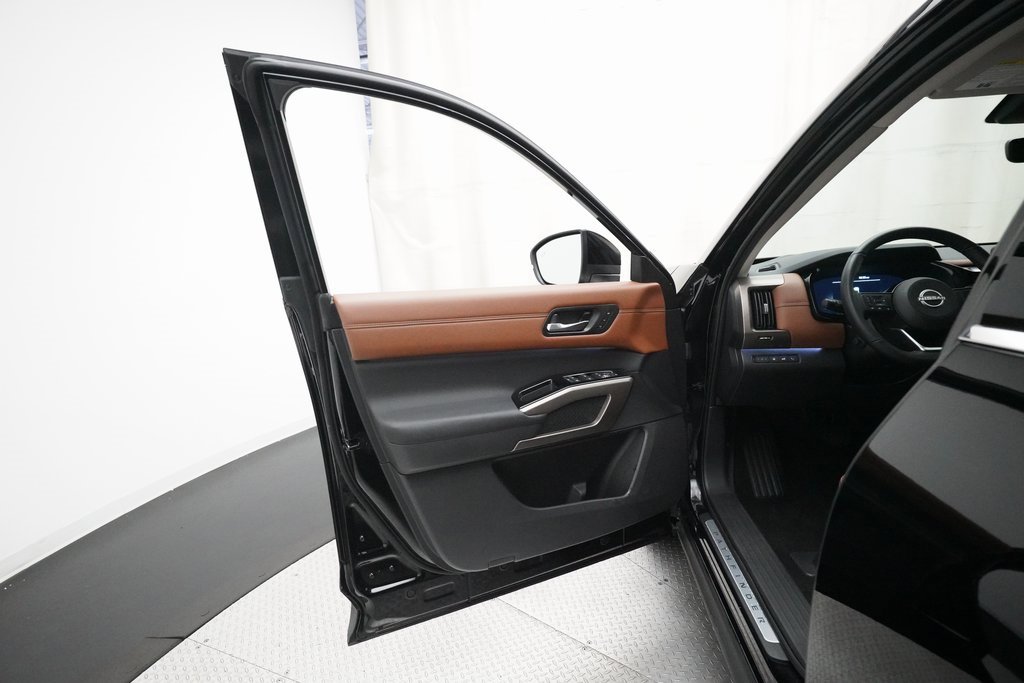 Certified 2024 Nissan Pathfinder Platinum w/ Cargo Package image 28