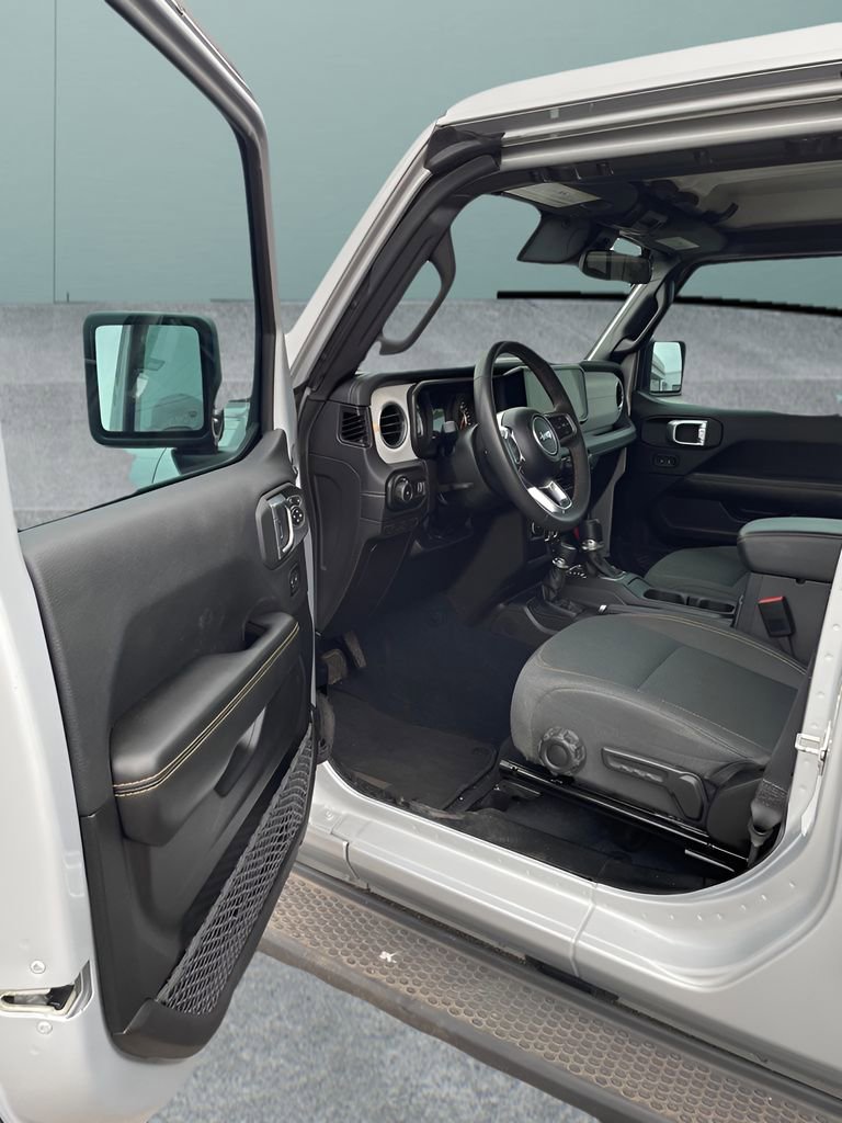 Used 2024 Jeep Wrangler Unlimited Sahara AWD/4WD image 11